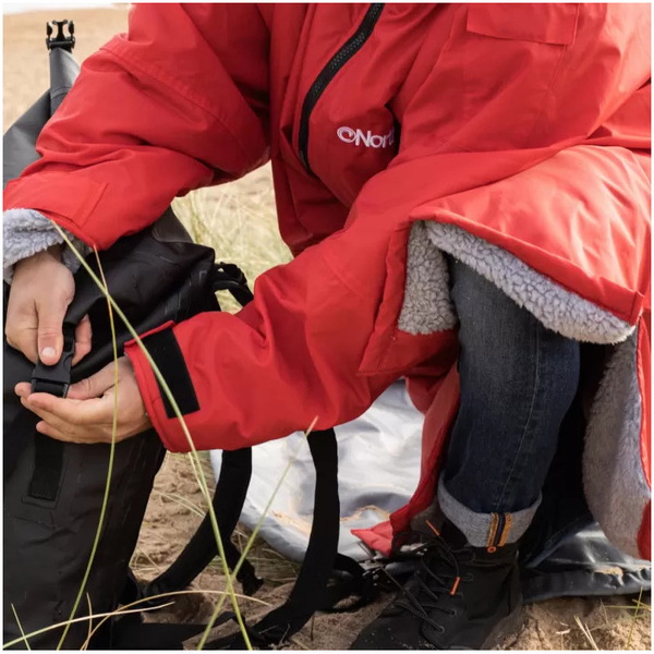 2025 Northcore Beach Basha Sport Long Sleeve Changing Robe NOCO24N - Red